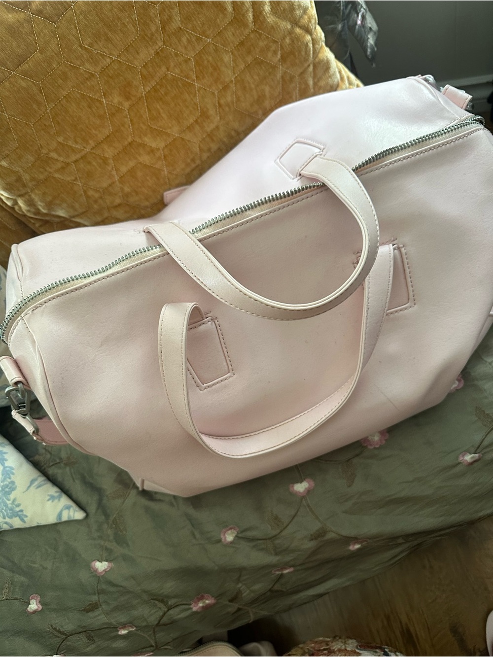 Soft Pink Women's Weekender Bag - Elegant Everyday Carry